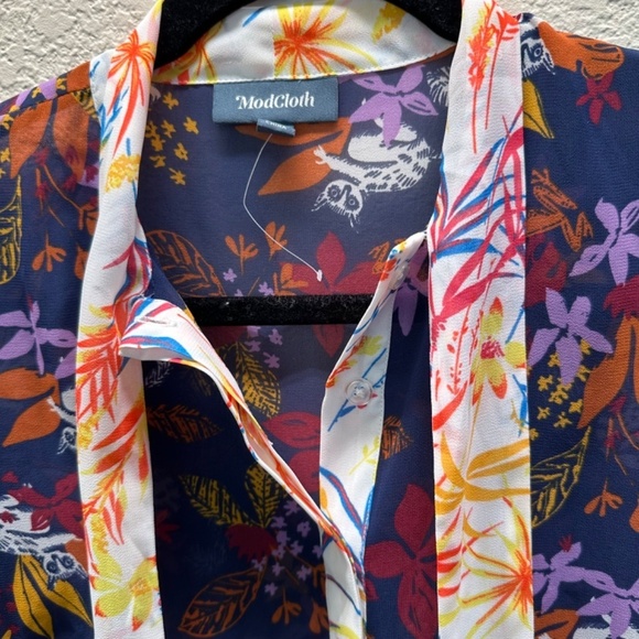 Modcloth Short Sleeve Top Sheer Floral Lemur Frogs & Parrot Print Womens S NEW - Picture 5 of 15